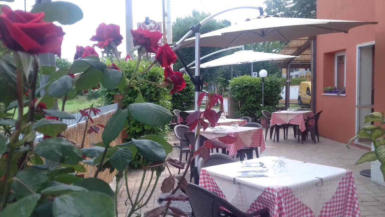La Campagnola Trattoria Con Alloggio Misano Adriatico Exterior photo